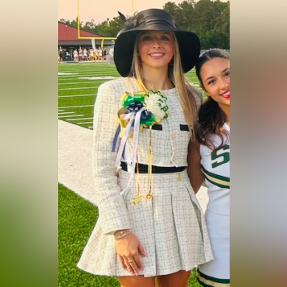White, Gold and Black tweed homecoming suit! Hat is included! Size xs! Worn once